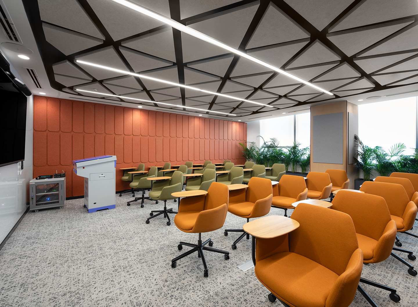 Flexible learning environments support training and knowledge sharing.
