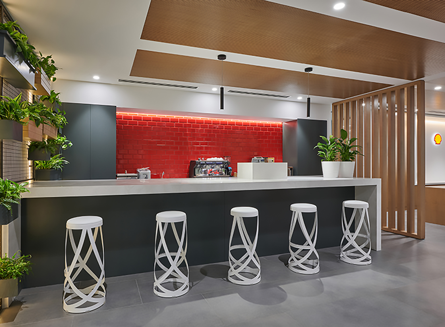 The vibrant Energy Hub café embodies energy and brand identity. The space encourages relaxation and social interaction.
