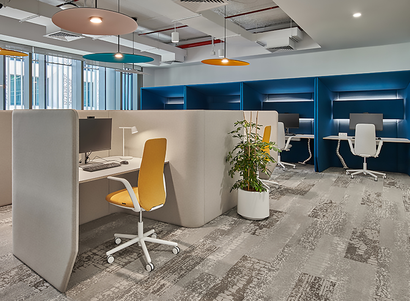 The library and quiet zone provide a retreat within the bustling workspace environment. The inspiration for this space comes from the Haworth virtual showroom.