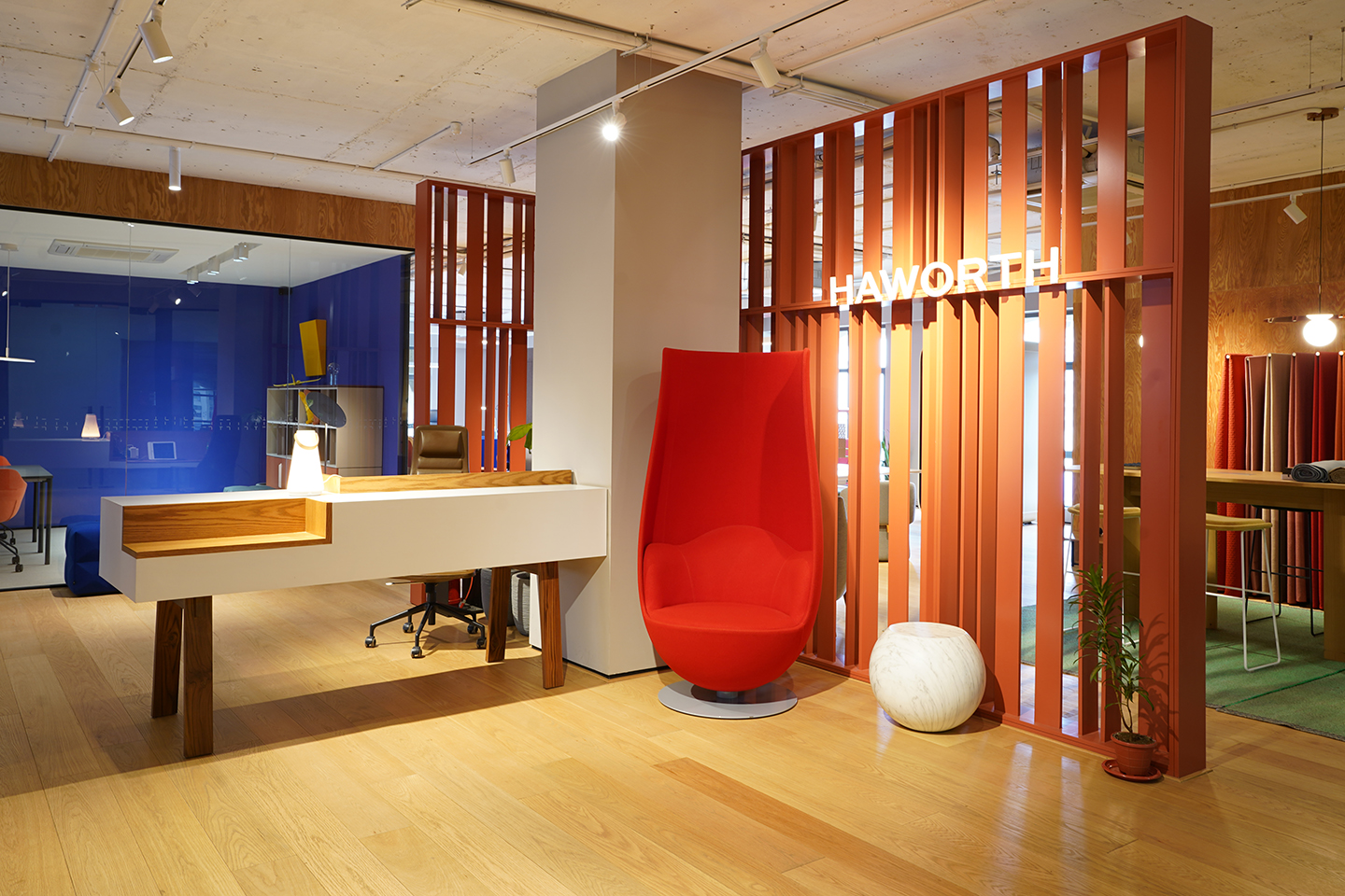                                We look forward to welcoming you to our newly designed showroom in Mumbai. In the open space you will find room to work and to exchange ideas productively, but also opportunities to have privacy for concentrated work. The well-equipped workstations, the large and modern meeting room and our coffee bar are available to all employees and visitors at any time. 