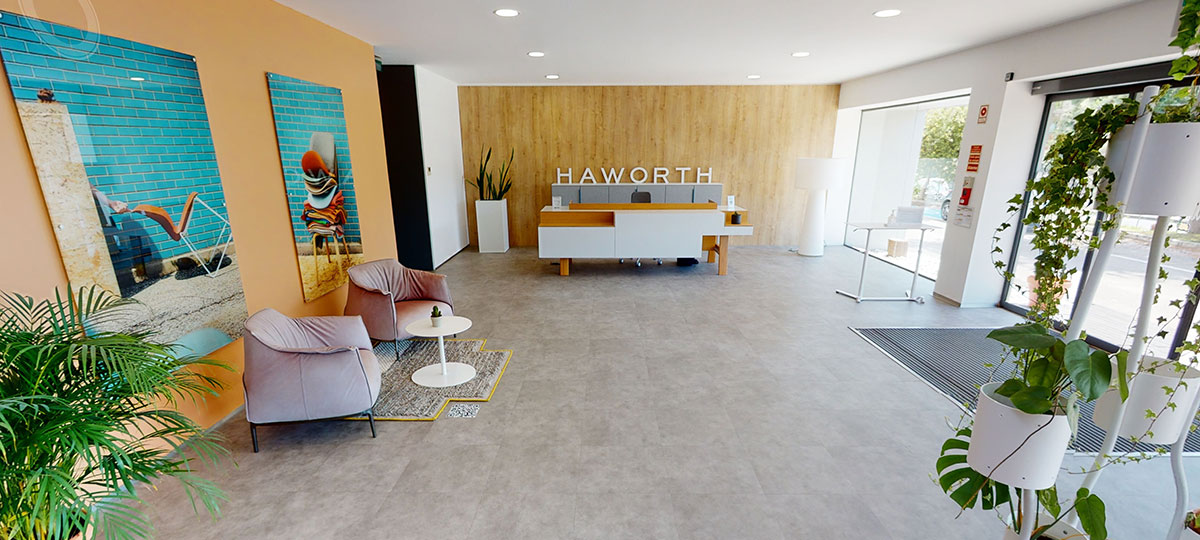 A bright, open and spacious reception area welcomes visitors to the Lisbon showroom in Queluz, Portugal.