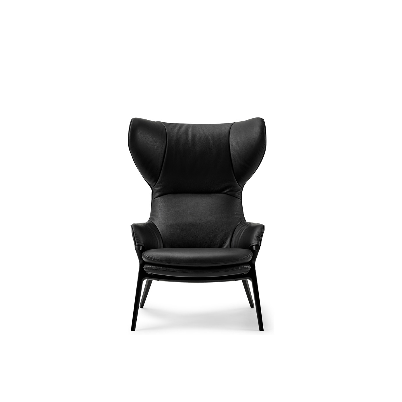 Detail front shot of the P22 lounge chair in Grafite